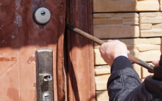 Орехов на 320 тысяч украли со склада в столице