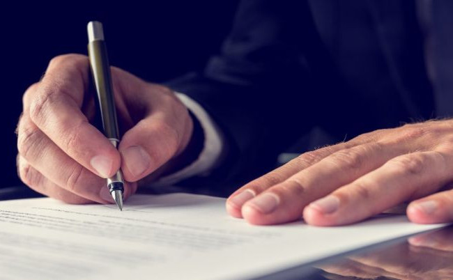 Компенсація витрат на професійну правничу допомогу: КАС ВС визначив, чи обмежується її розмір