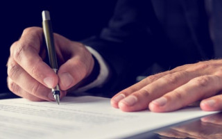 Компенсація витрат на професійну правничу допомогу: КАС ВС визначив, чи обмежується її розмір