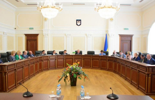 Вища рада правосуддя хоче притягнути до дисциплінарної відповідальності двох адвокатів