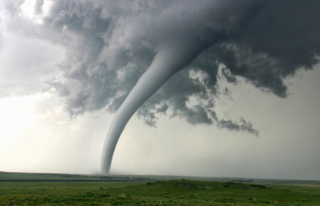 Смертоносное торнадо зафиксировали на границе Украины, видео