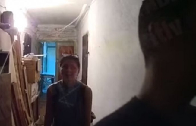 Намагалися проникнути у квартиру: киянам показали зухвалих грабіжників