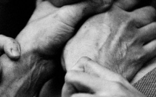 В Киеве неадекват пытался свернуть шею ребенку: первые подробности