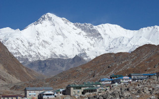 ЧП на Эвересте: во время спуска с вершины горы погиб альпинист