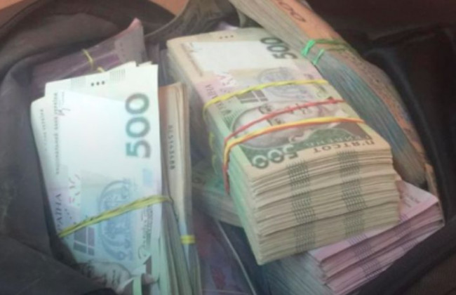 Зухвале пограбування у Києві: злодії відібрали у чоловіка рюкзак з мільйоном гривень