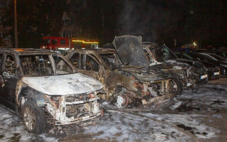 ЧП в Киеве: сгорели десять автомобилей