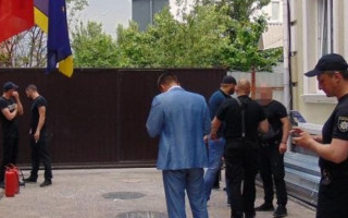 Захоплення готелю у Києві: 40 невідомих били охорону і трощили майно