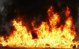 Вигорів дотла: під Києвом на ходу спалахнув автобус