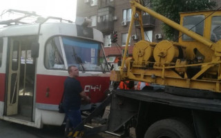 В Кривом Роге трамвай сбил женщину: есть подробности