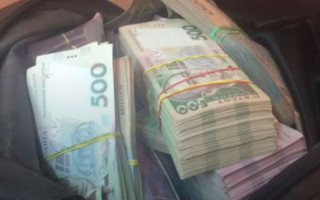 Зухвале пограбування у Києві: злодії відібрали у чоловіка рюкзак з мільйоном гривень