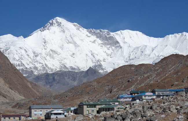 ЧП на Эвересте: во время спуска с вершины горы погиб альпинист