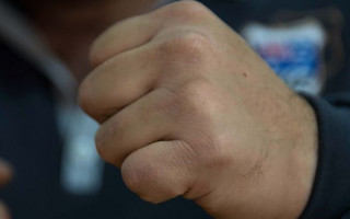 Охорона магазину побила активіста у Києві, відео