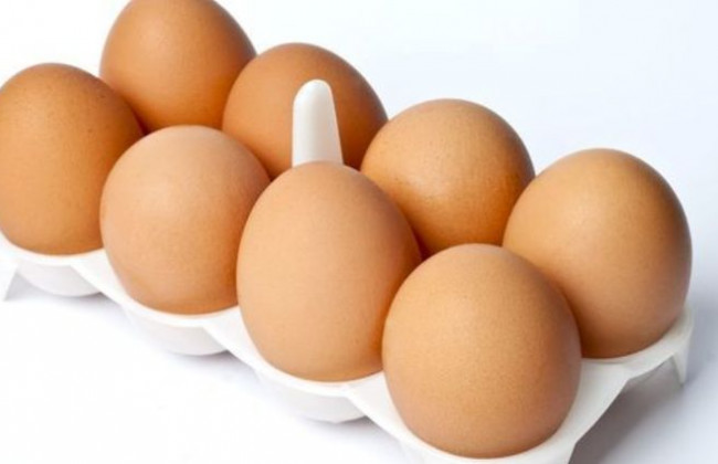 Автомобиль копов в Днепре забросали яйцами, видео