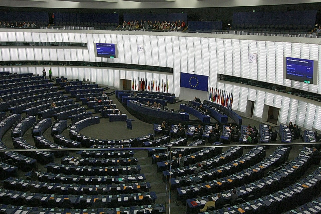 Граждане 21 страны ЕС голосуют на выборах в Европейский парламент