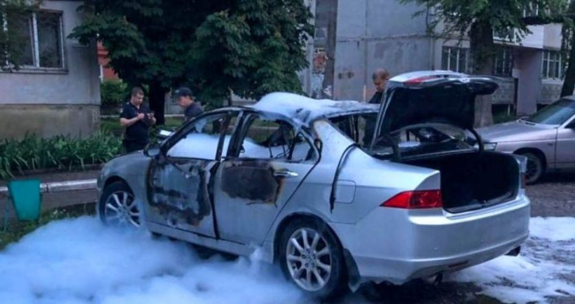Под Днепром взорвали машину известного спортсмена: есть подробности