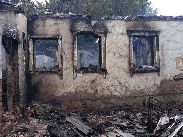 Под Донецком боевики обстреляли жилые дома