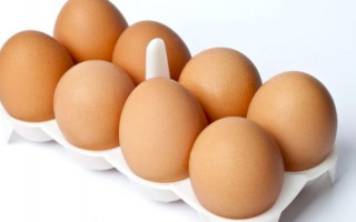 Автомобиль копов в Днепре забросали яйцами, видео