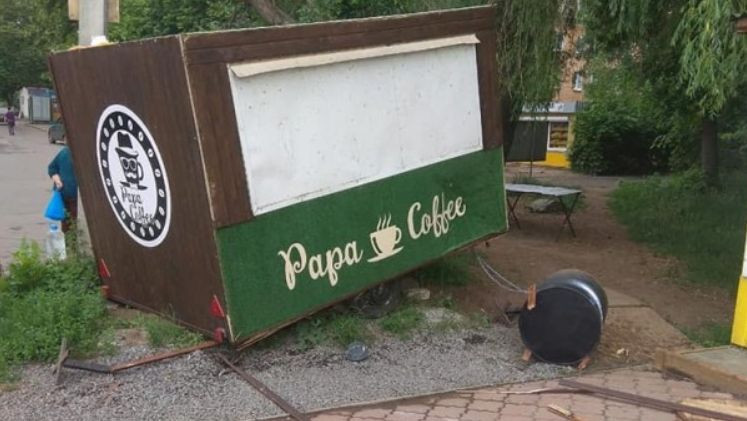 Под Черкассами дерзкие подростки разгромили кофейный киоск: есть детали