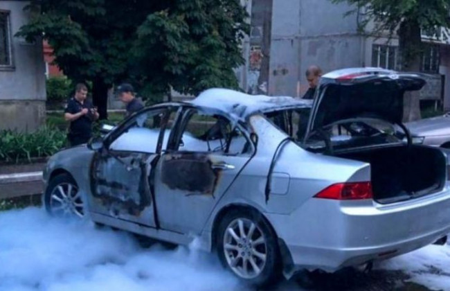 Под Днепром взорвали машину известного спортсмена: есть подробности