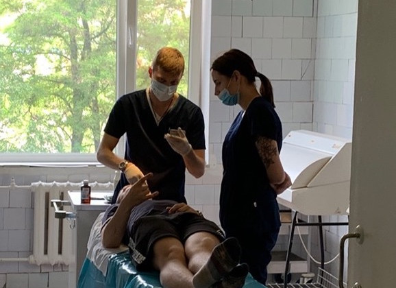 У школяра перелом щелепи і струс мозку: на сина відомого шоумена напали у Запоріжжі