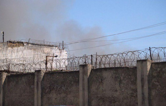 Бунт заключенных в Одессе: колония горит, осужденные сбежали