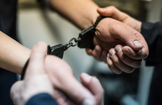 Мішок на голову та зв’язали скотчем: у Києві зловмисники напали на чоловіка