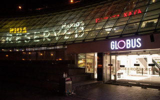 Драка закончилась поножовщиной: в Киеве на Майдане парню порезали ножом лицо