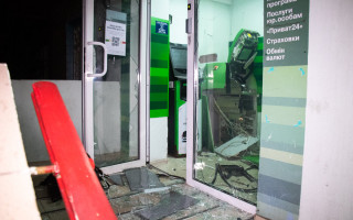 Взлетел на воздух: в Киеве неизвестные подорвали банкомат ПриватБанка