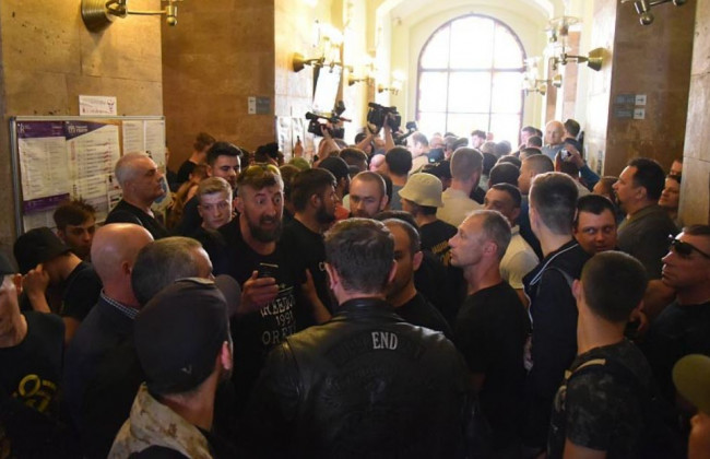 У Львові стався штурм міськради: всі подробиці
