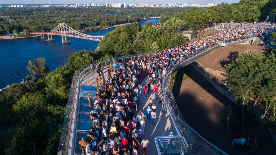 Стеклянный мост: в Киеве приняли новые меры для безопасности жителей и гостей столицы