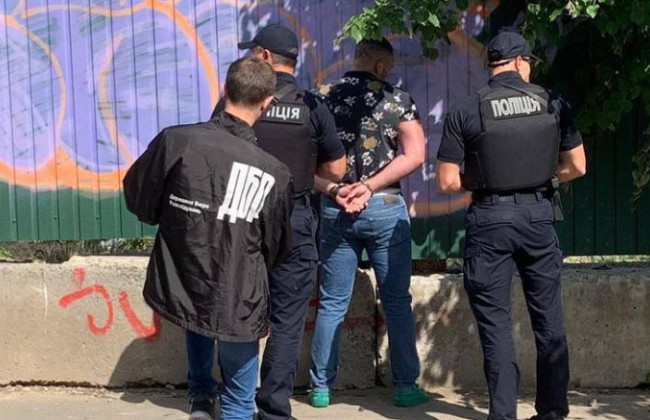 У Києві два податківці погоріли на хабарі