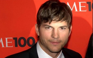 Эштон Кутчер дал показания в суде, а Виктор Павлик собирается идти в парламент: новости шоубиза