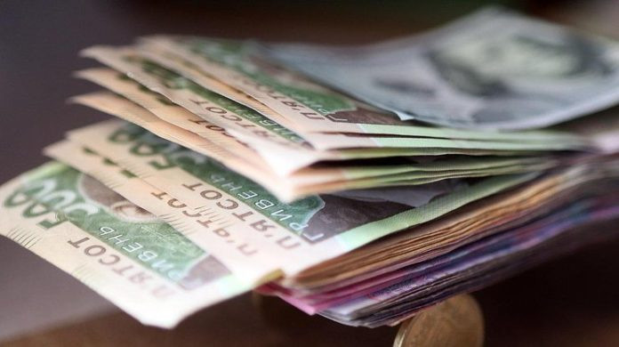 Сколько зарабатывают топ-чиновники в Кабмине: названа самая низкая зарплата