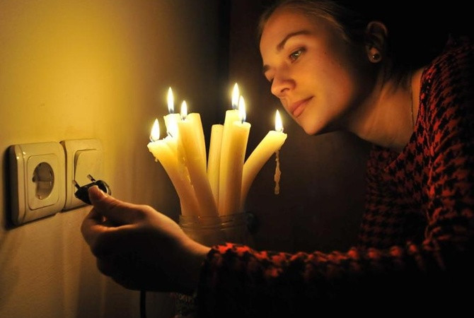 Запасайтесь свечами: в нескольких регионах отсутствует подача электричества