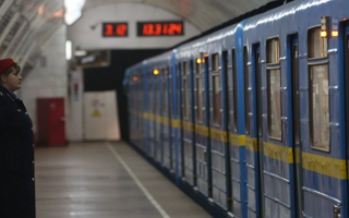 У Києві через молодят обмежать вхід в метро