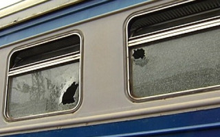 Злоумышленники закидали камнями поезд под Киевом