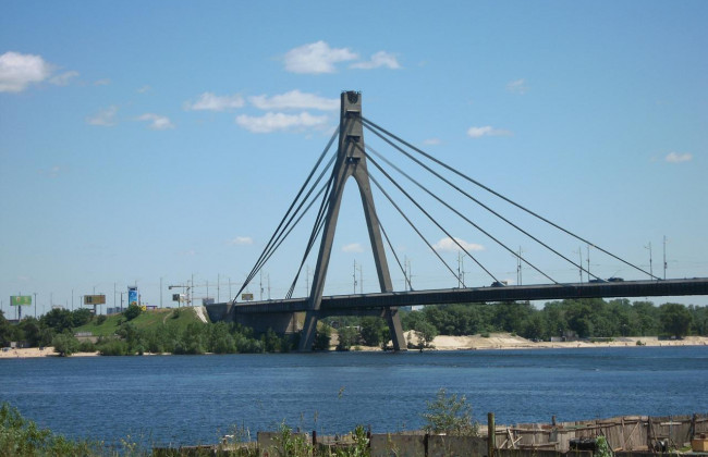 Движение на двух мостах перекрывают в Киеве на неделю