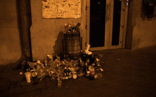 Киевлян поразили горами мусора после концерта на НСК «Олимпийский»: фото