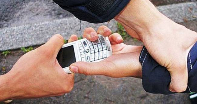 Зухвале пограбування 12-річної дівчинки: суд виніс вирок копу-нападнику