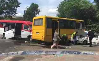 В Боярке столкнулись две маршрутки и легковушка: пострадали 14 человек