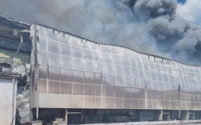 Под Киевом вспыхнул масштабный пожар: горит птицефабрика