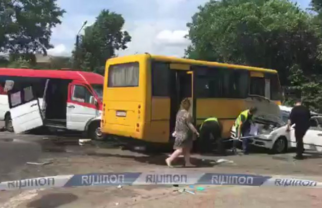 В Боярке столкнулись две маршрутки и легковушка: пострадали 14 человек