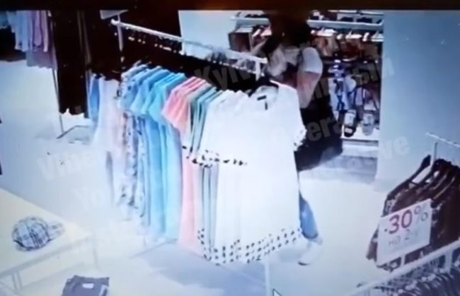 Ловко «работала»: воровка в Киеве попала на видео