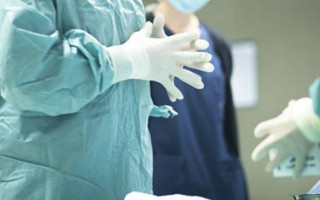 Лікар, який допустив помилку під час операції, відповідатиме за законом