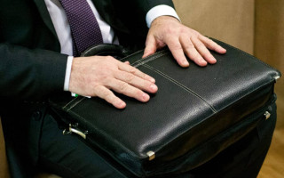 Пенсии госслужащим: Кабмин урегулировал вопрос назначения выплат