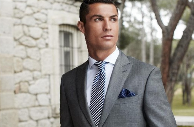 Суд закрыл дело против Роналду, а Рианна стала самой богатой певицей в мире: новости шоубиза