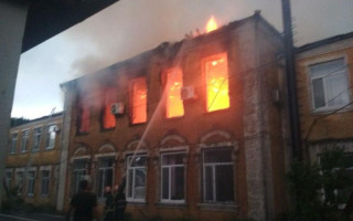 Молния ударила в здание РГА в Кировоградской области: впечатляющие фото