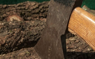 Трагедия в Днепре: женщину зарубили возле собственной квартиры