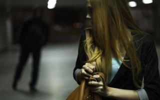 В Киеве насильник напал на девушку посреди улицы: есть подробности