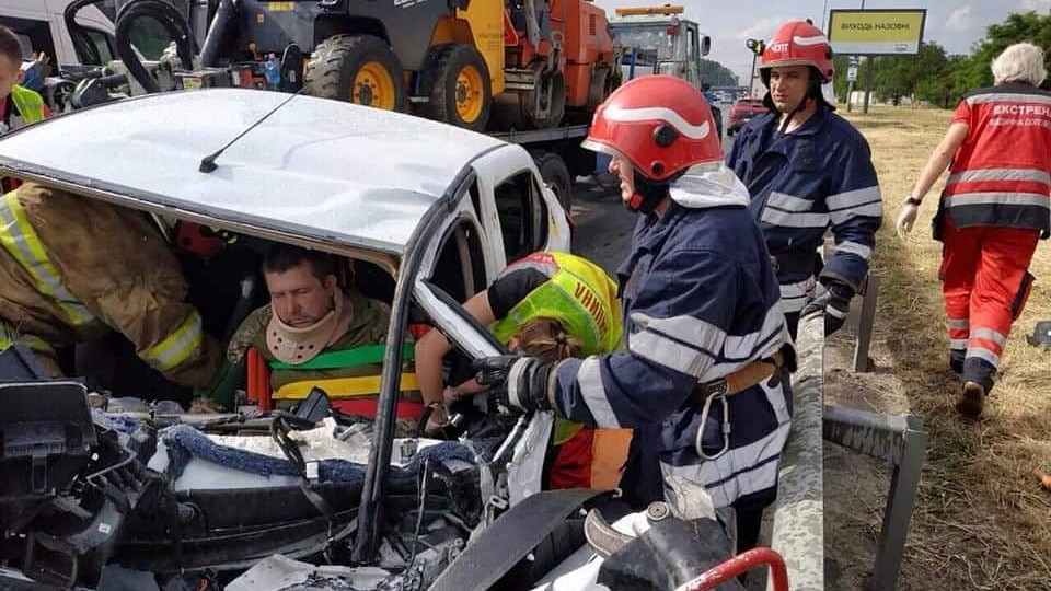 Автомобиль разорвало: в Киеве произошло жуткое ДТП